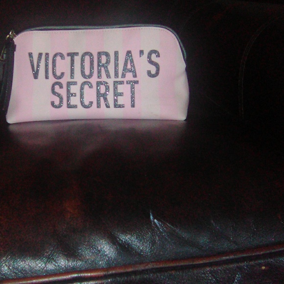 Victoria 's Secret bag barly used - Picture 1 of 1
